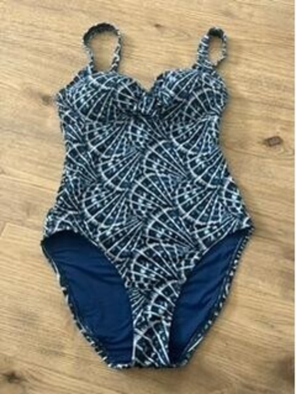 Tommy Bahama One Piece Swimsuit Womens 8 Blue White Shell Print Underwire